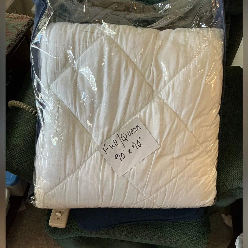 Full/Queen down alternative comforter